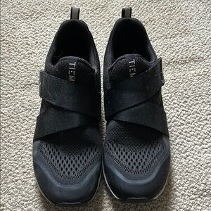 TIEM Women’s Cycling Shoes, size 9.5